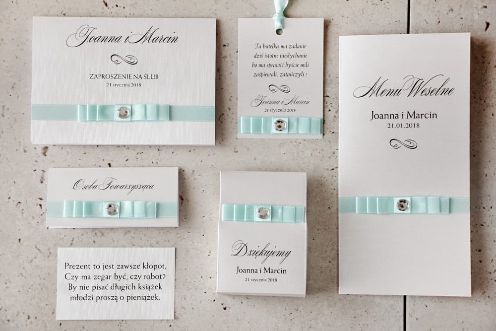 Próbki Zaproszeń Ślubnych z Kokardą i Cyrkonią, Kompletny Zestaw | Eleganckie Próbne Zaproszenia i Papeteria | Amaretto nr 6