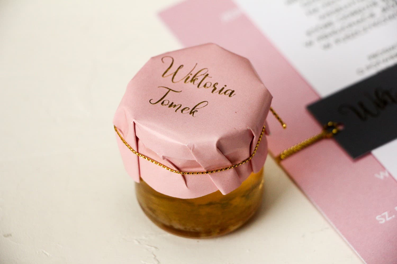 Złocone Miodki Emerald nr 2 – Słodkie Podziękowanie z Różowym Kapturkiem