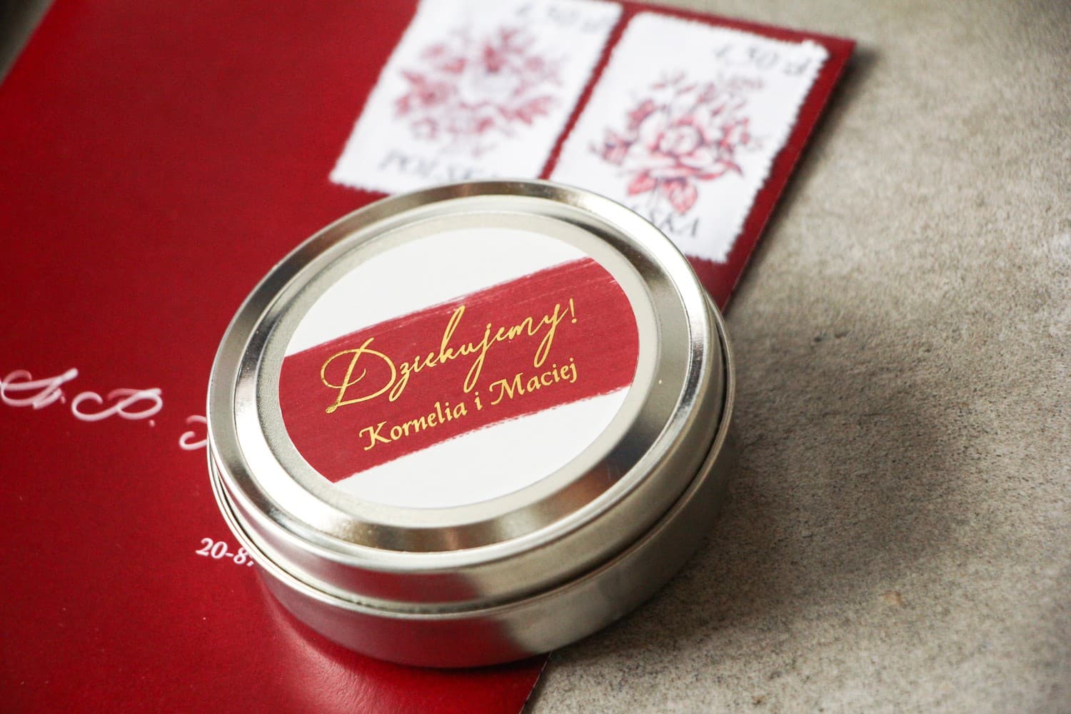 Świeczka Sojowa Verte nr 1 – Podziękowanie dla Gości z Bordowymi Kwiatami