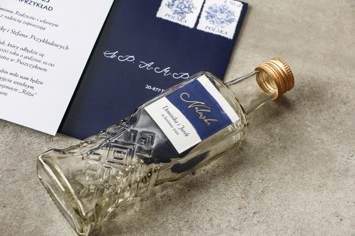Eleganckie Buteleczki na Nalewki Weselne z Granatową Grafiką i Złoceniem | Podziękowania dla Gości | Verte nr 3