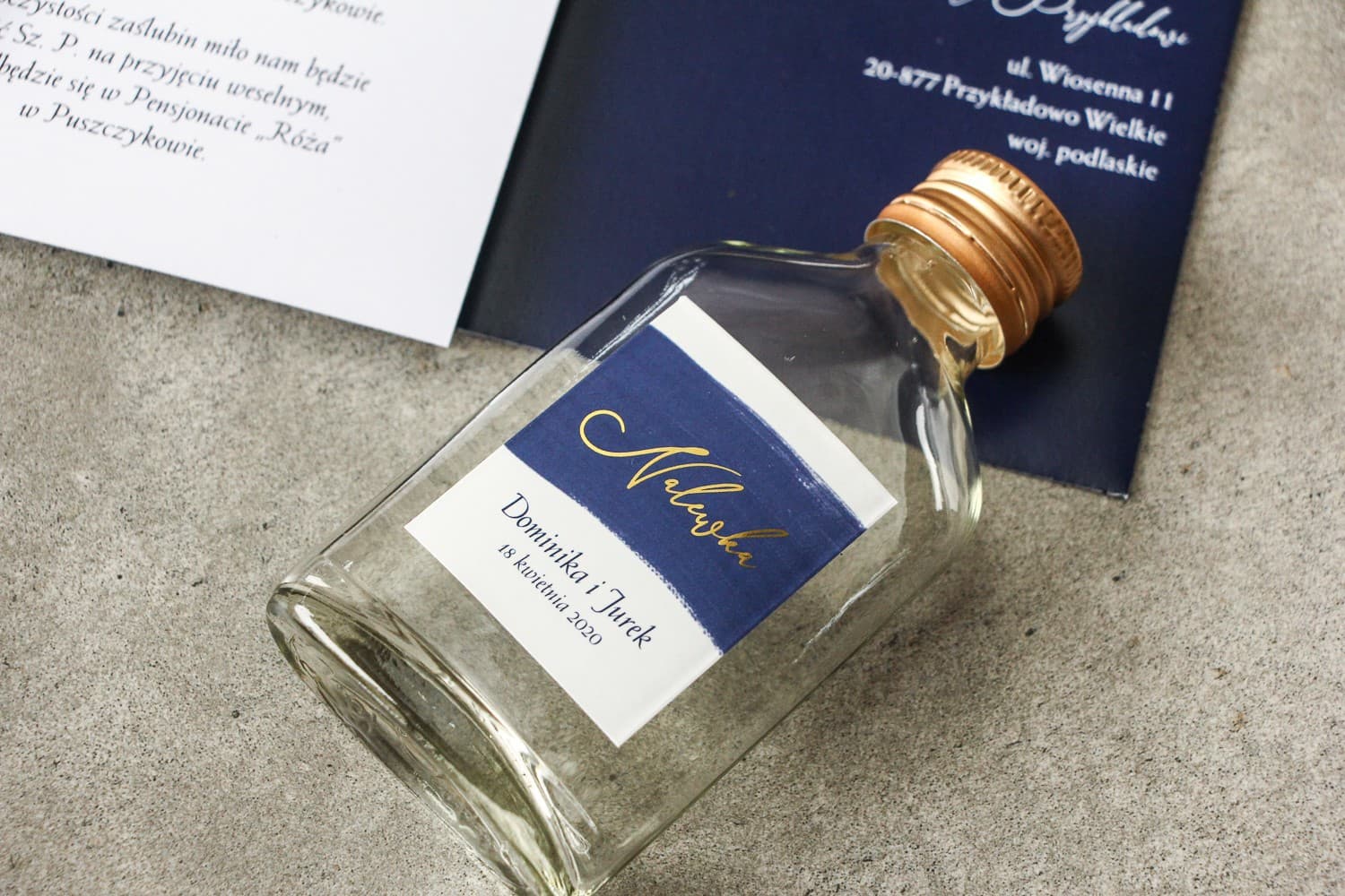 Eleganckie Buteleczki na Nalewki Weselne z Granatową Grafiką i Złoceniem | Podziękowania dla Gości | Verte nr 3 - 2