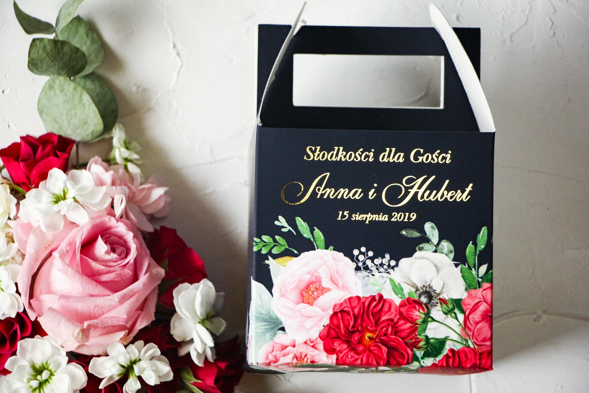 Złocone pudełka na ciasto weselne z różami | Eleganckie opakowania na słodkości dla gości | Szafirowe nr 4