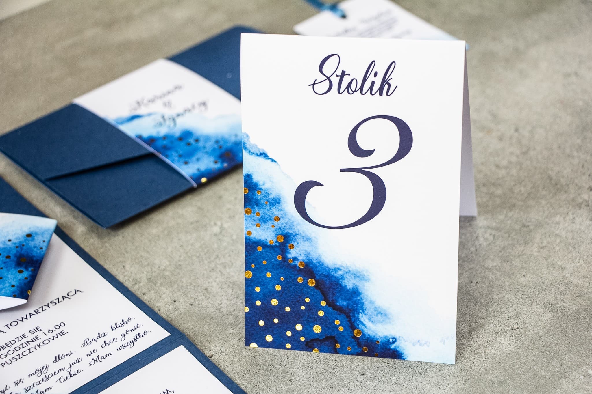Eleganckie Numery na Stół Złocone Granatowe | Numeracja Stołów Weselnych Glamour | Bakarto nr 1