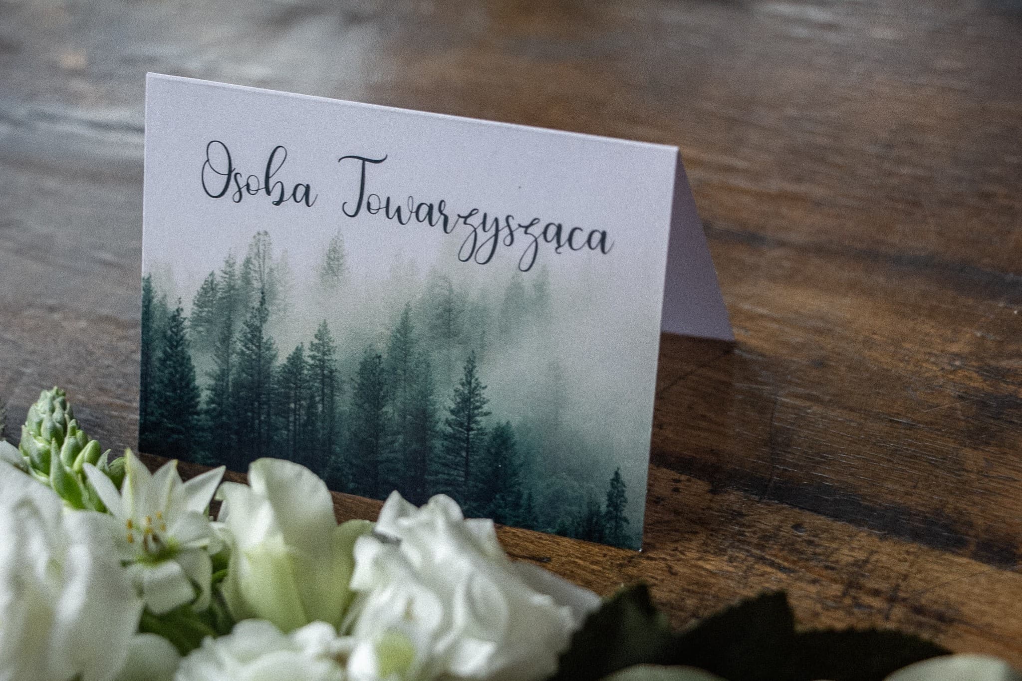 Winietki Ślubne Eteryczne nr 6 – Wizytówki na Stół z Motywem Górskiego Krajobrazu