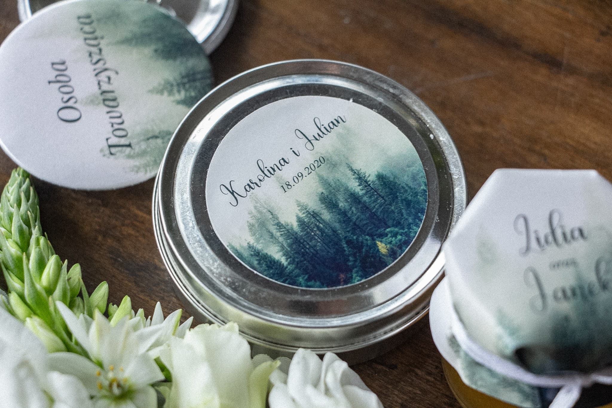 Świeczka Sojowa w Puszce Eteryczne nr 6 – Leśny Motyw i Podziękowanie dla Gości