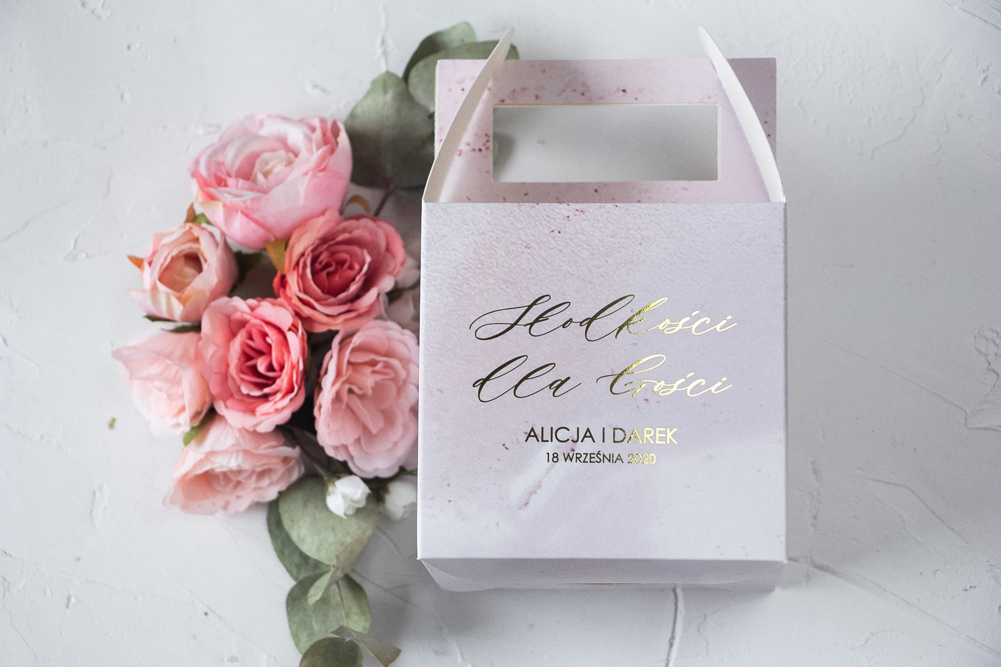 Różowe Pudełko na Ciasto Weselne Złocone, z Rączką | Personalizowane Opakowanie na Słodkości | Marmurowe nr 2