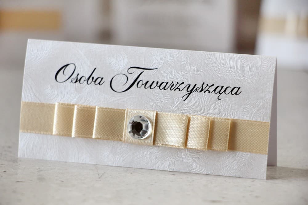 Winietki Ślubne Amaretto nr 1 – Wizytówki na Stół z Kokardką i Cyrkonią