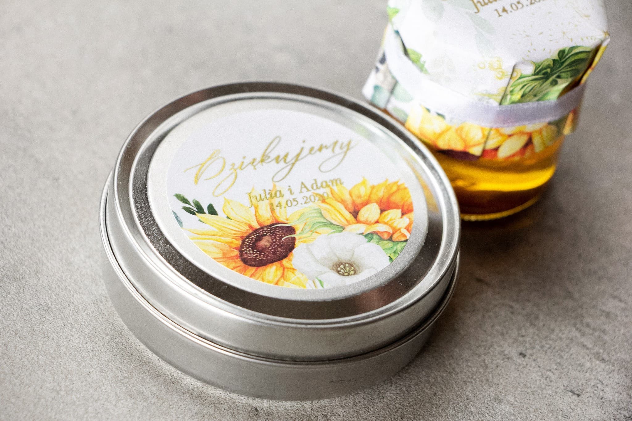 Podziękowania dla gości – świeczka zapachowa ze słonecznikiem i złoceniem Rubin nr 7