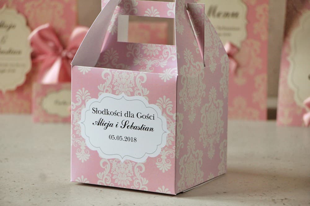 Eleganckie Pudełko na Ciasto z Klasycznym Ornamentem, Personalizowane | Pudełka na Ciasto Weselne dla Gości | Ornament nr 1