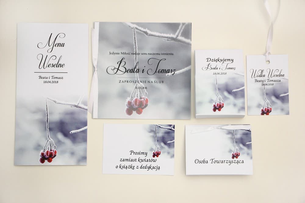Zaproszenia ślubne z kalką i czerwoną jarzębiną przewiązane tasiemką – Elegant nr 17