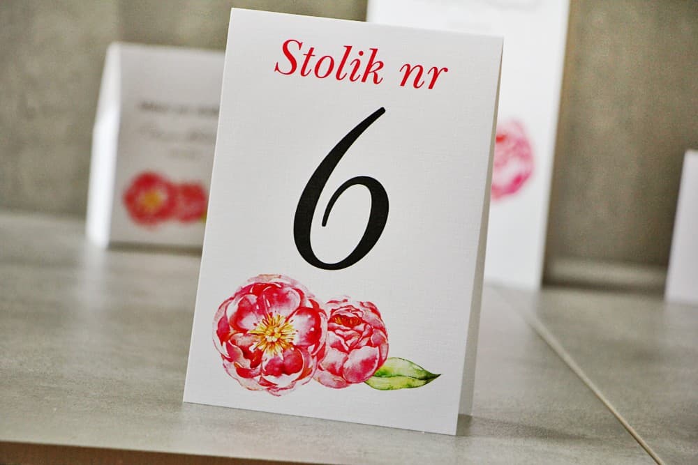 Eleganckie Numery na Stół Weselny z Piwoniami, Amarantowe Kwiaty na Papierze Lnianym| Numerki na Stoły Weselne | Pistacjowe nr 6
