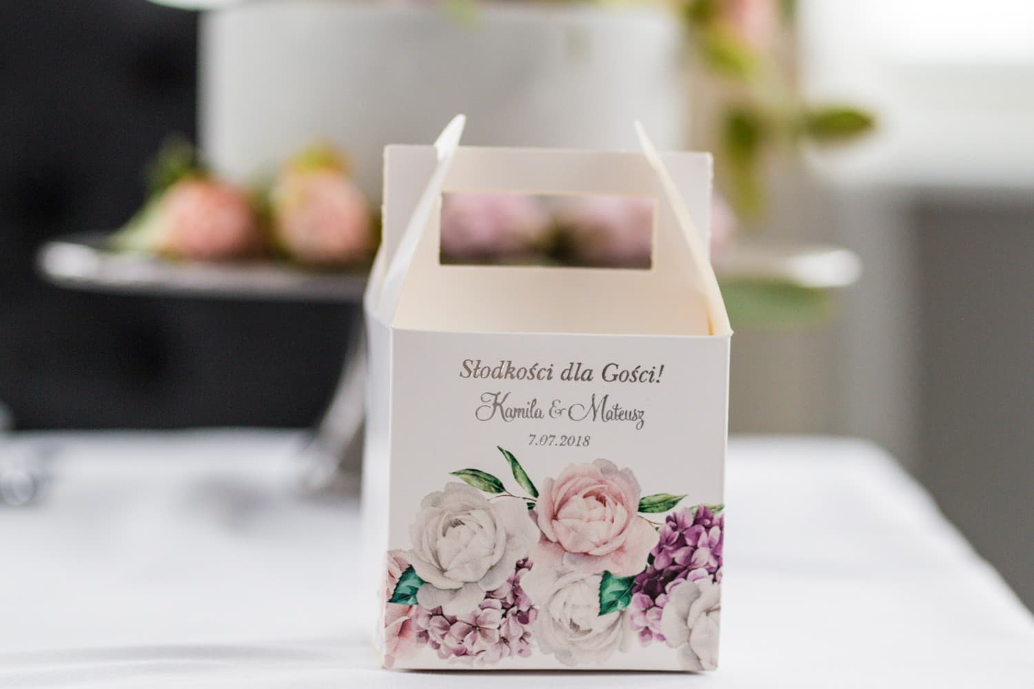 Pudełka na ciasto weselne z piwoniami i srebrnym napisem | Podziękowania dla gości | Cykade nr 16