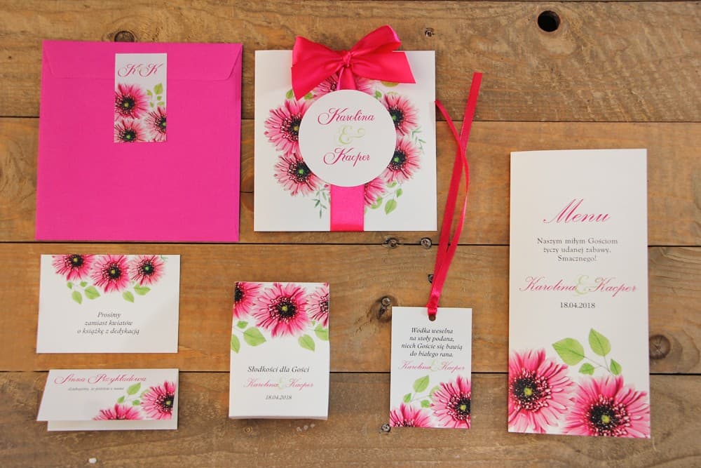 Zaproszenia ślubne boho kwadratowe z kokardką i różowymi gerberami – Akwarele nr 20